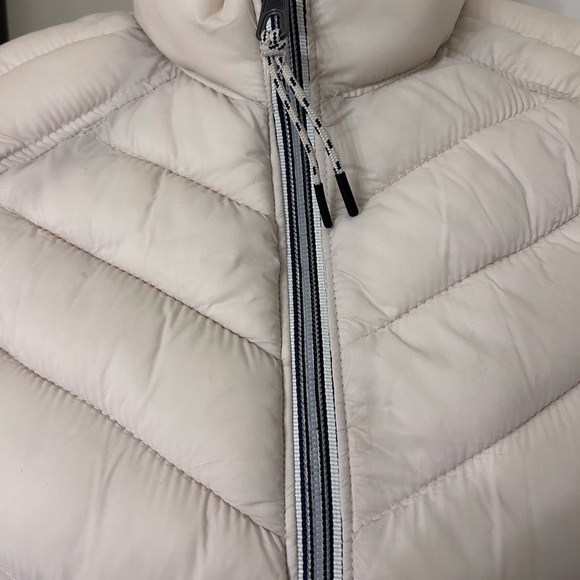 GAP ColdContol Lite Cream Puffer Vest SZ M - Picture 4 of 8